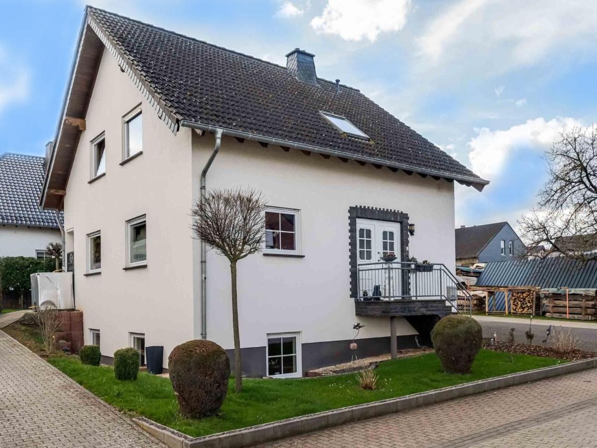 Holiday Home In The Eifel-Mosel With Garden Roes Екстериор снимка